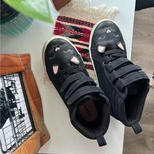 Old navy cat high tops with velcro and elastic laces sz 11